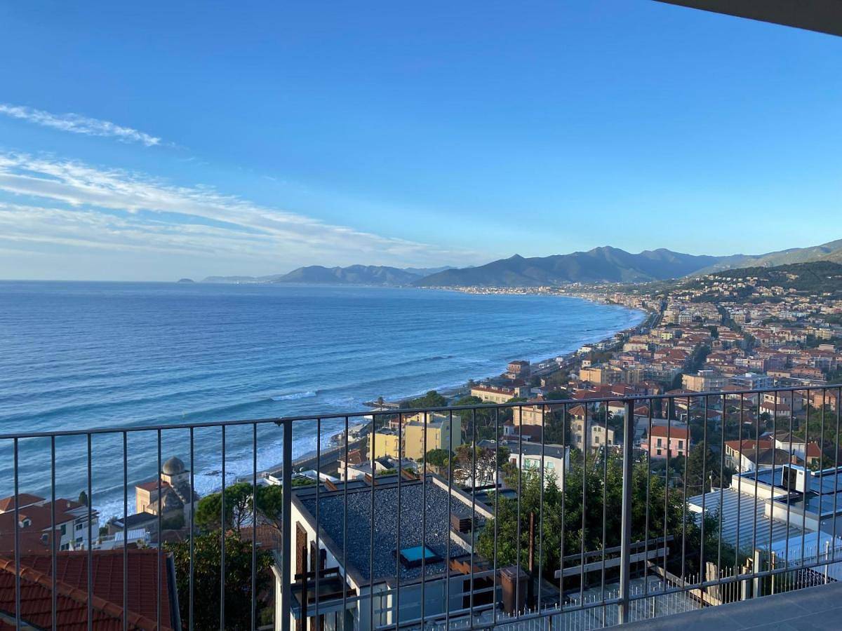 Terrazza Felice in Borgio Verezzi, Riviera di Ponente