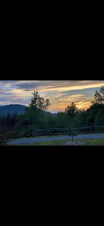 The Blue Moose: In der Nähe der Stadt, Blick auf die Berge, Whirlpool und vieles mehr! in Bryson City, Fontana Lake