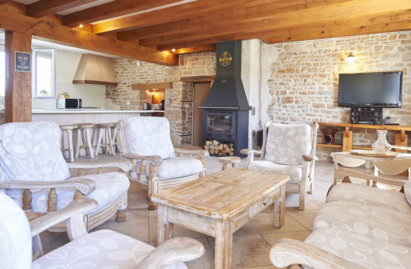 Gite des Flâneurs - Grande maison 10-15 pers - terrasse couverte in Villette-lès-Arbois, Jura