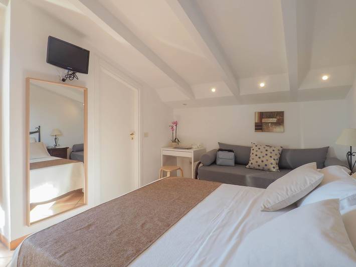Ferienwohnung für 2 Personen, mit Balkon und Garten sowie Pool