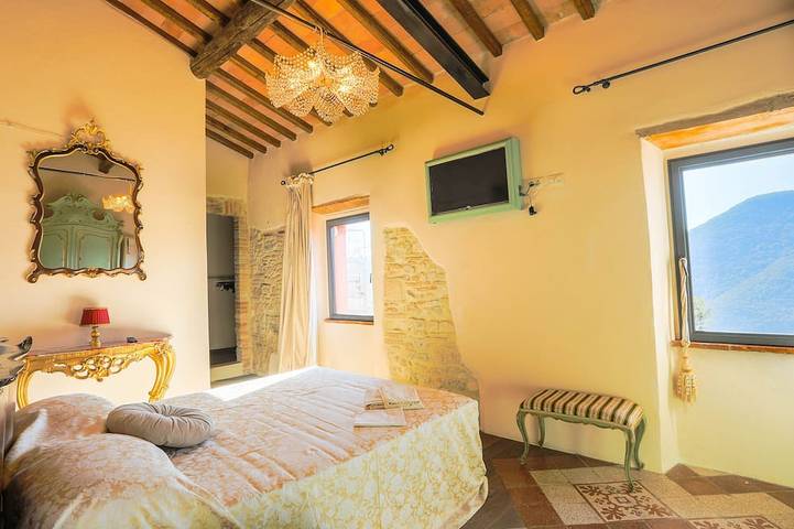 Villa in the historical center with private garden, pool, spa and Ac in Narni, Provincia di Terni