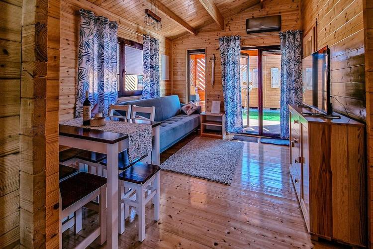 Ferienhäuser mit Terrasse, Sauna und Whirlpool in Powiat Koszaliński