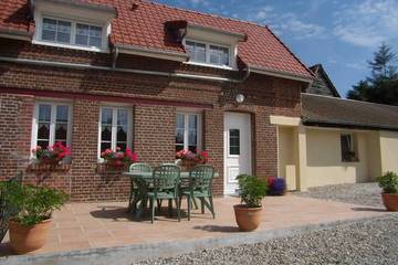 Gîte pour 4 personnes, avec jardin ainsi que piscine et terrasse à Bracquemont