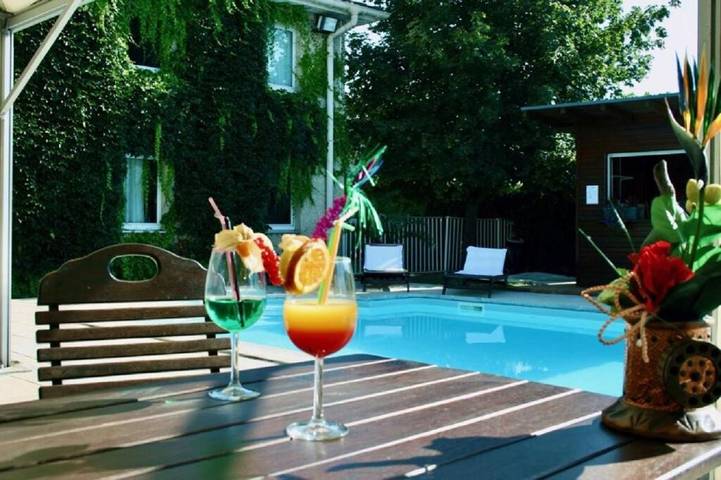 Hotel para 2 personas, con jardín y piscina, Se admiten mascotas - 1