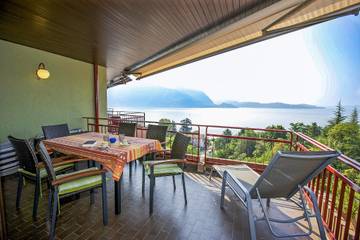Ferienwohnung für 6 Personen, mit Pool und Balkon sowie Seeblick in Oberitalienische Seen