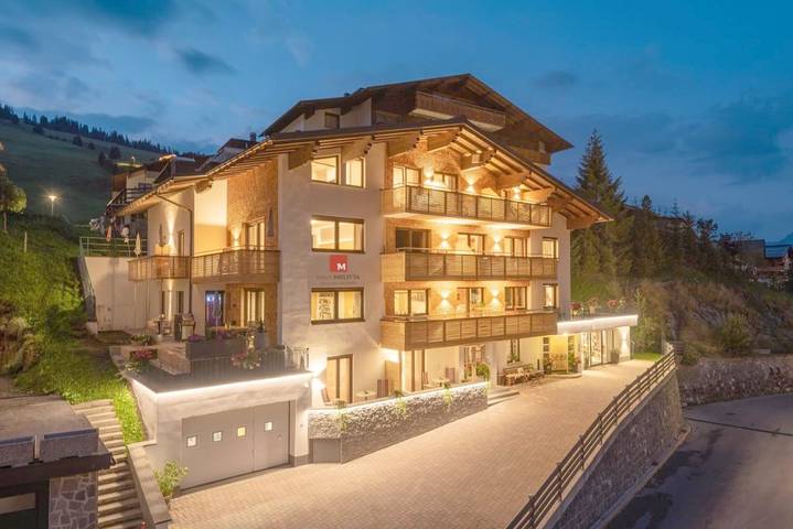 BnB für 3 Personen, mit Balkon und Terrasse sowie Sauna und Ausblick in Lech am Arlberg
