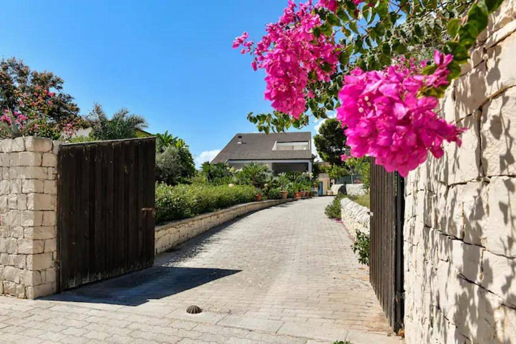 Seafront Villa "Mare in casa" in Marina di Modica, Modica