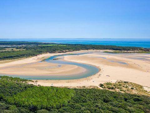 Camping pour 6 personnes, avec piscine, animaux acceptés à Talmont-Saint-Hilaire - 4