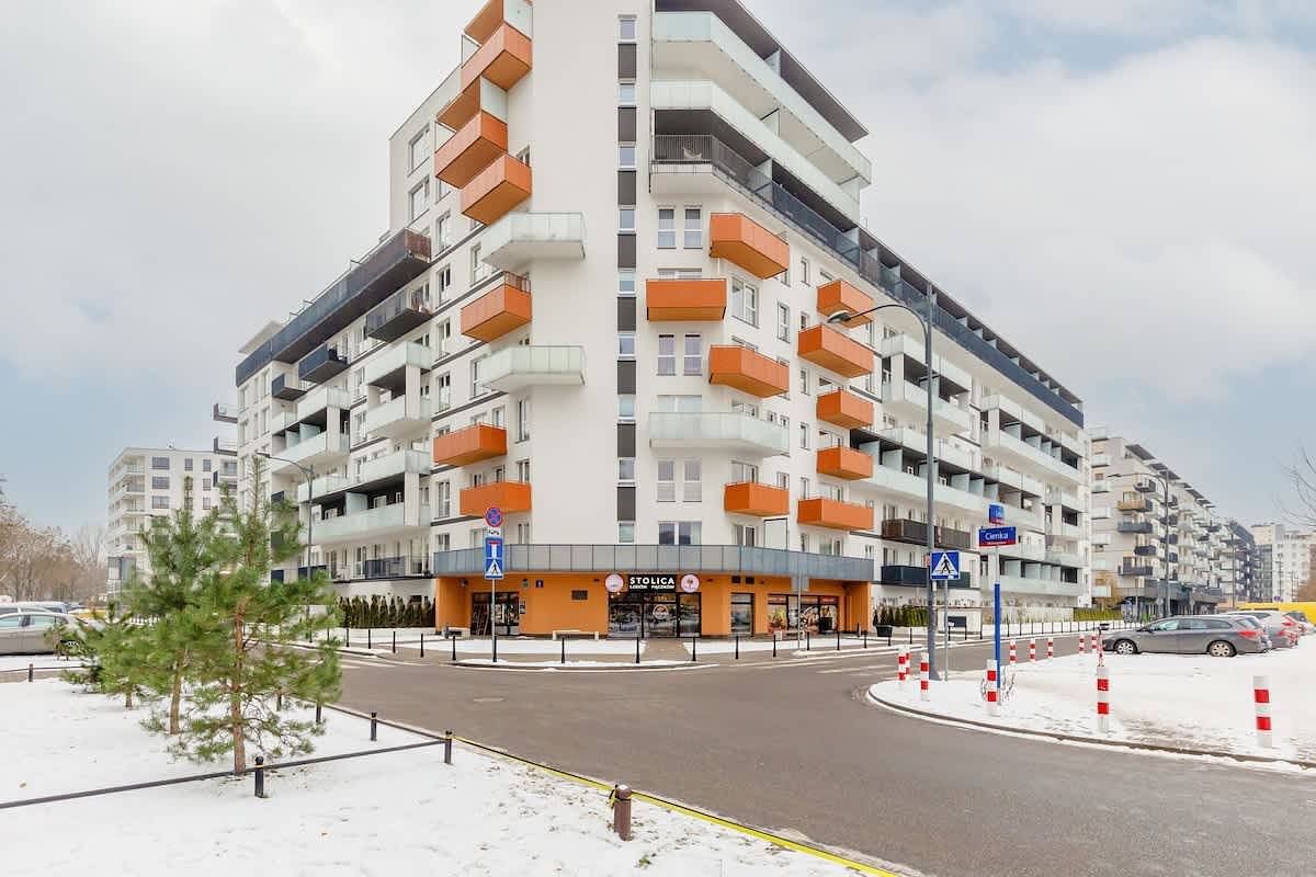 Ganze Wohnung, Spacious Apartment | Balcony with Swing | Parking. in Bielany, Warschau
