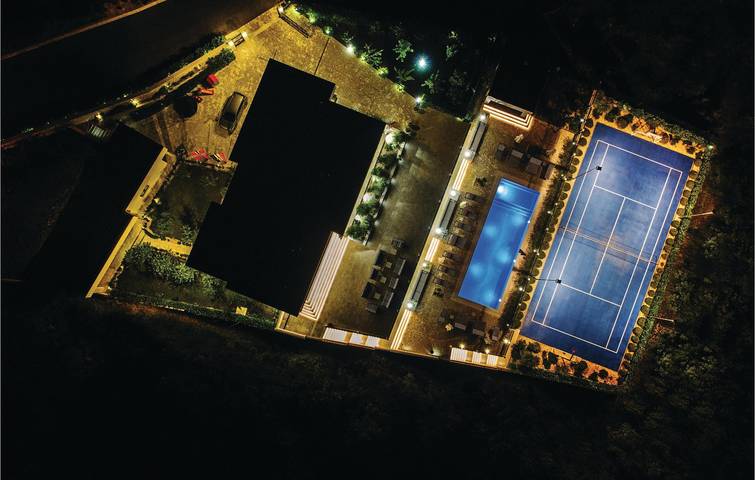 Charmante Ferienwohnung in Imotski mit Pool, WLAN und Terrasse in der Nähe des Sees in Imotski, Makarska Riviera
