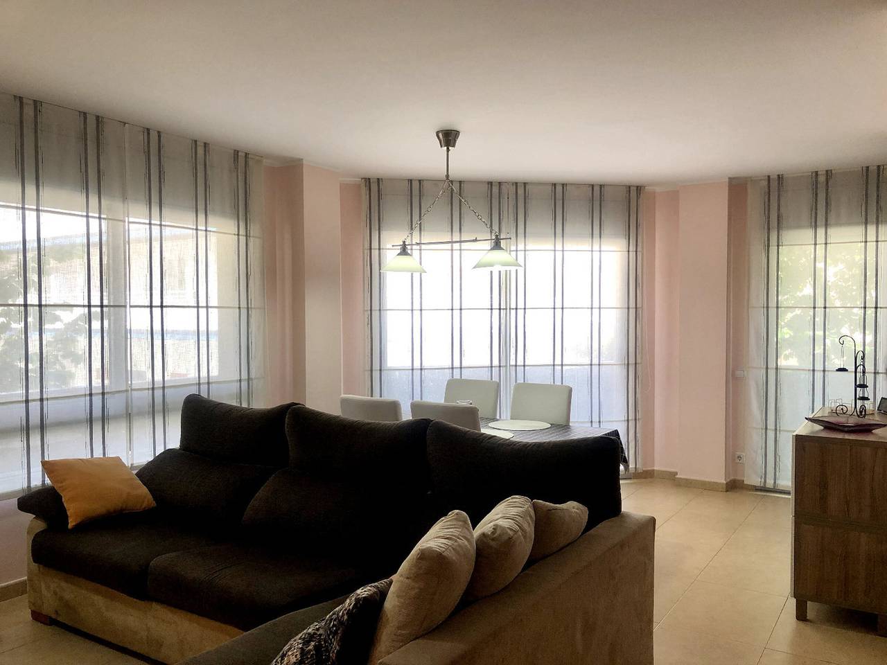 Entire apartment, Modern apartment in Calella for 4, Ac, Wi-Fi, parking, near beach in Calella, Costa del Maresme