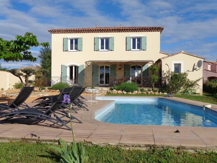 Villa pour 10 personnes, avec piscine ainsi que vue et jardin
