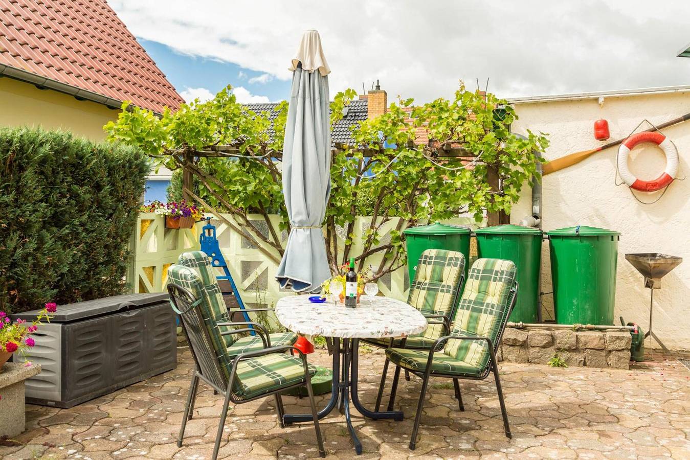 Entire apartment, Holiday Apartment 'Marie' with Shared Terrace, Shared Garden and Wi-Fi in Koserow, Bernsteinbäder