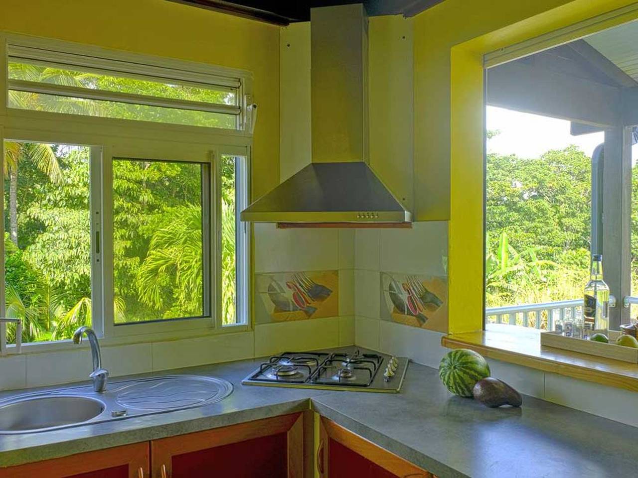 Entire apartment, Charming apartment in Lamentin with shared pool in Lamentin, Guadeloupe (Caribbean)