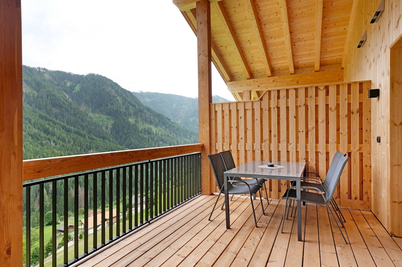Ganze Wohnung, Ferienwohnung 'Lomberda' mit Bergblick, Gemeinschaftsterrasse und Wi-Fi in St. Zyprian, Tiers