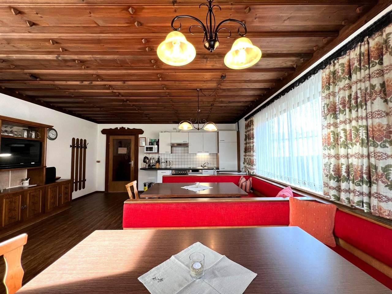 Cosy holiday home with a lovely terrace
 in Saalbach, Saalbach-Hinterglemm