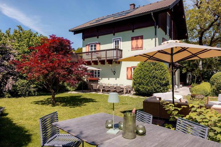 Villa für 14 Personen, mit Ausblick und Garten