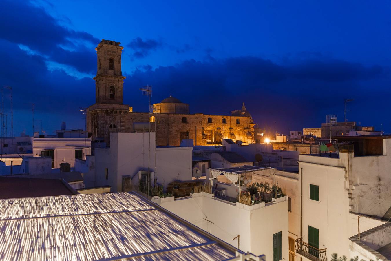 Suite "Pietra Viva" – Autenticità Pugliese e Volte in Tufo a Palazzo Fiscaiolo in Monopoli, Provincia di Bari