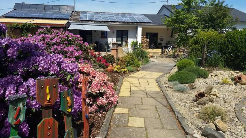 Ferienwohnung für 6 Personen, mit Terrasse und Garten sowie Sauna und Ausblick in Osburg