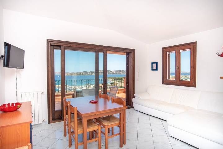 Ganze Wohnung, Ferienwohnung mit Panorama-Meerblick und Terrasse; Haustiere erlaubt in Palau (dorf), Palau (Sardinien)