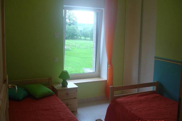 Gîte pour 6 personnes, avec jardin, animaux acceptés à Isigny-le-Buat - 2