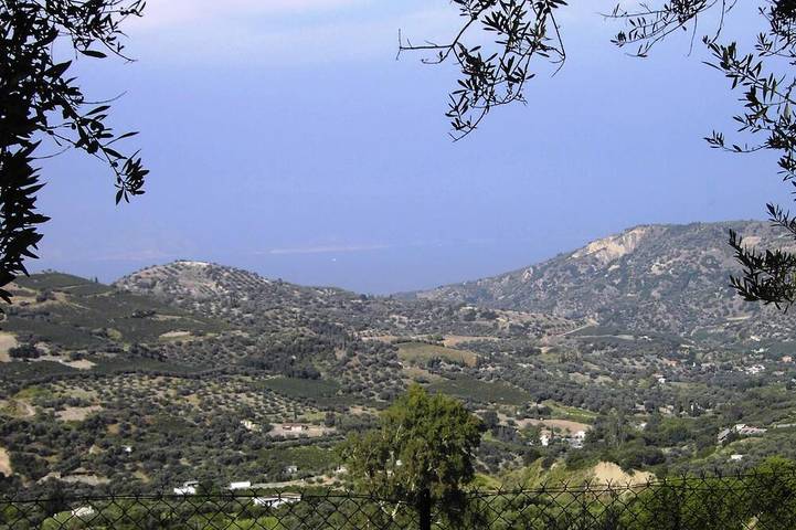 Location de vacances pour 6 personnes, avec jardin dans Selianitika