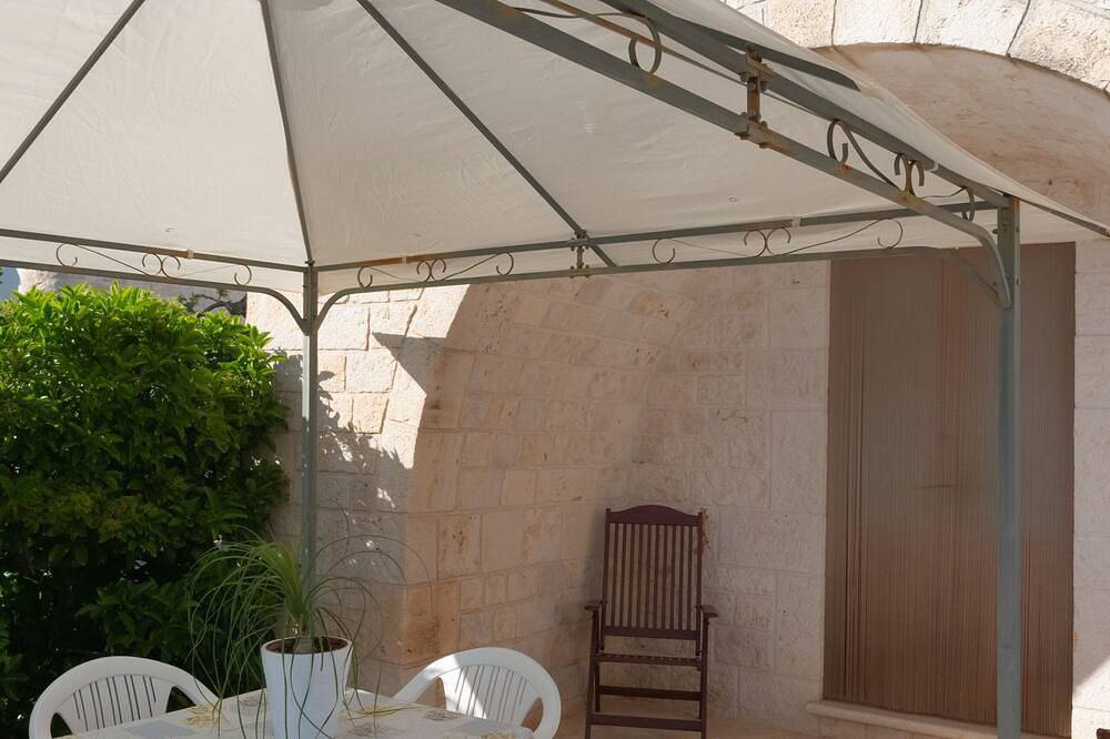 Magnolia Trullo with Ac in Carovigno, Salento