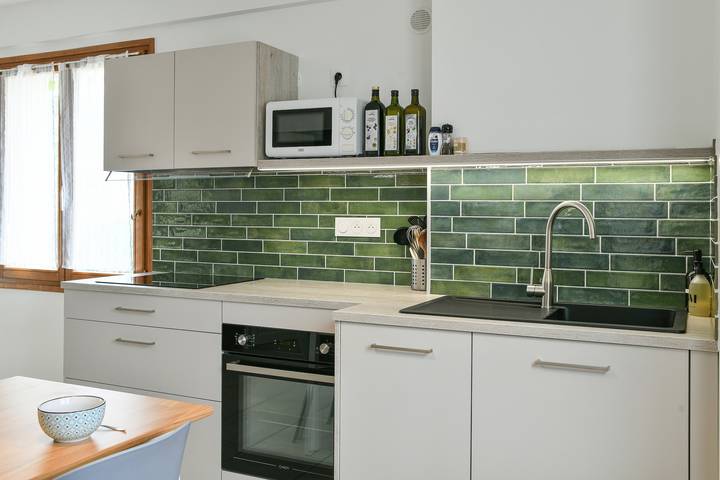 Apartamento entero, Apartamento 'Le Relai Des Gayots' con vistas a la montaña, terraza y Wi-Fi in Châteauneuf (Savoie), Chambéry region