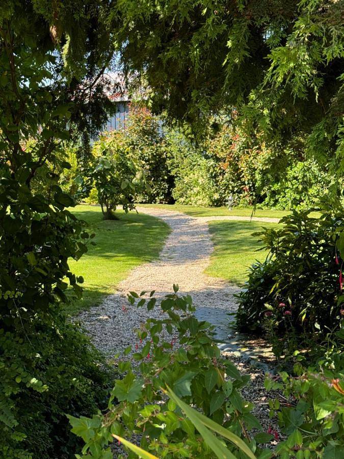 Location de vacances pour 50 personnes, avec jardin ainsi que vue sur le lac et vue, animaux acceptés à La Chapelle-Saint-Aubert