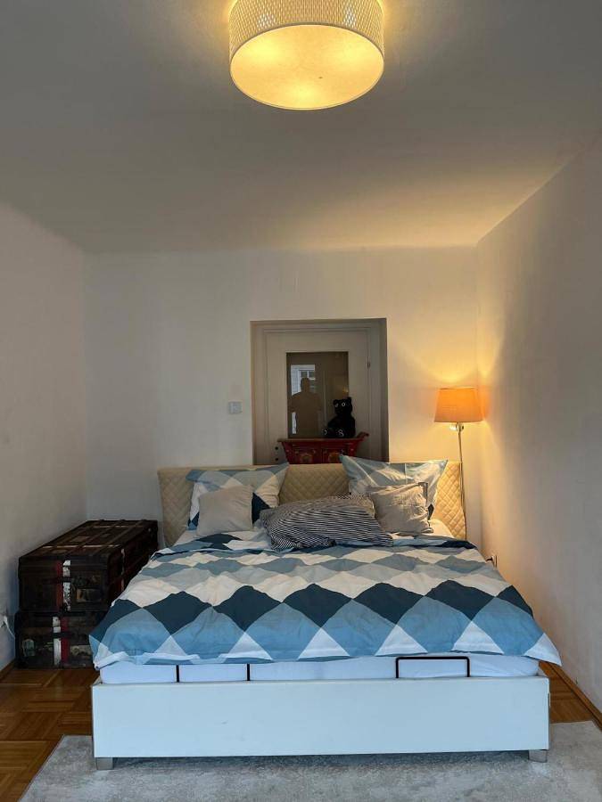 Ganze Wohnung, 120qm Downtown luxury flat big S-side Balkony in Wien Innenstadt, Wien