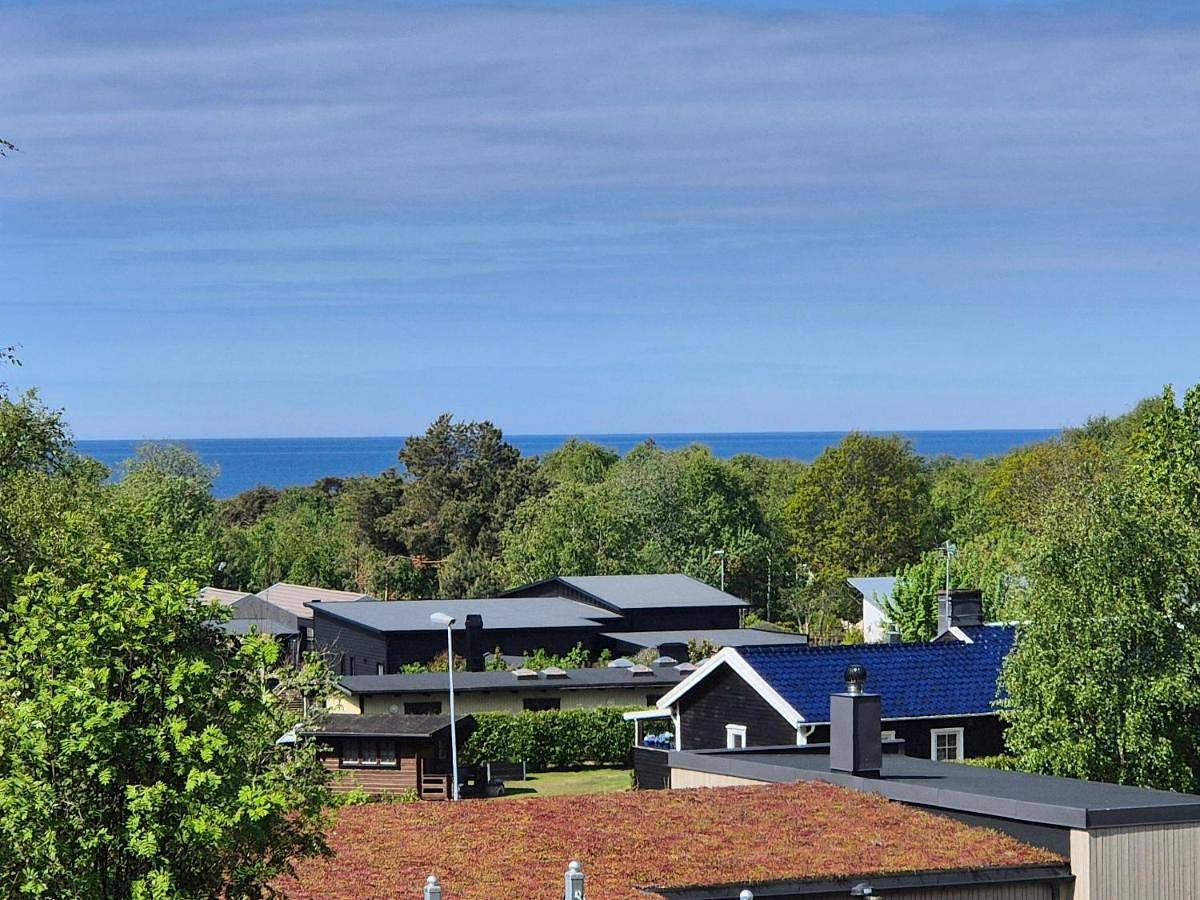 Strandnära hus med havsutsikt och stor tomt in Halmstad, Halland