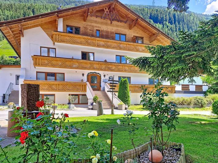 Ferienwohnung für 3 Personen, mit Terrasse und Garten sowie Sauna in Arzl im Pitztal