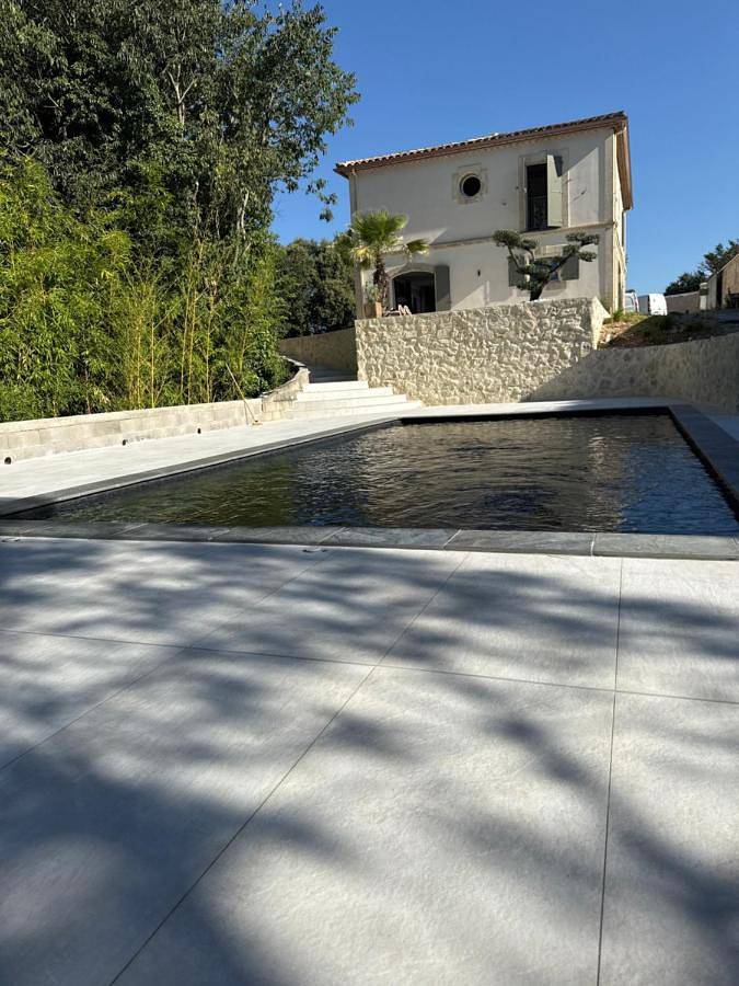 Chambre d’hôte pour 4 personnes, avec jardin ainsi que vue et piscine, animaux acceptés à Mauressargues