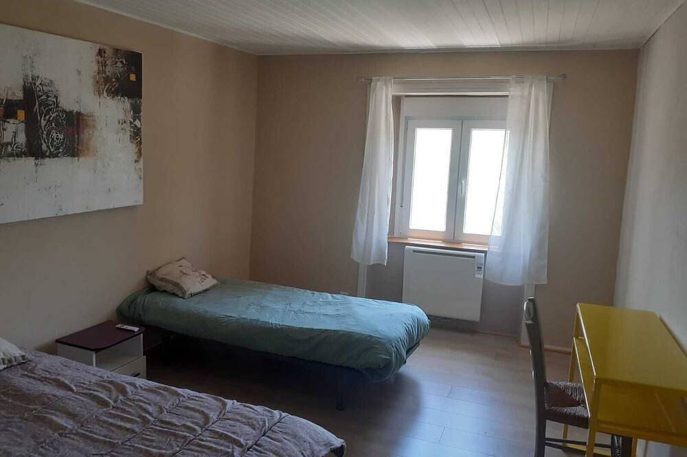Jolie maison en pierre de campagne au calme,à 450m alt,cour privée, 3ch, bureau. in Albières, Parc naturel régional Corbières-Fenouillèdes