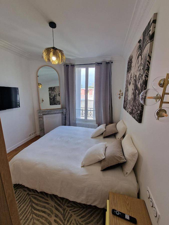 Appartement entier, One-Bedroom Apartment in Enghien-les-Bains, Val-d'Oise