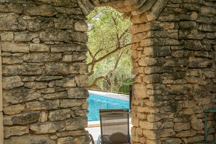 Location de vacances pour 12 personnes, avec piscine et jardin, adapté aux familles à Cabrières-d'Avignon