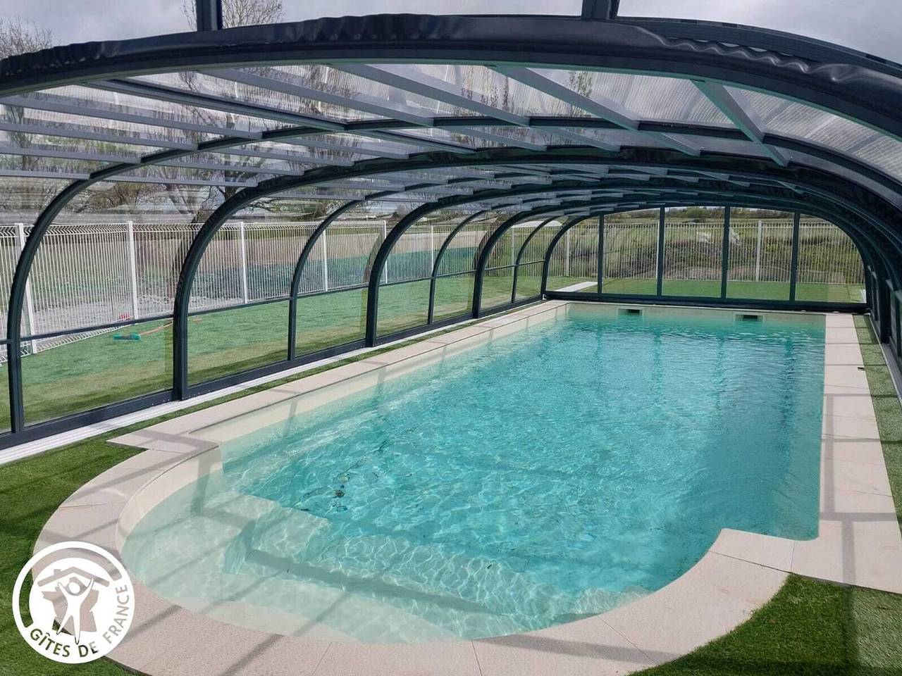 Gîte rénové avec spa, piscine chauffée, Wifi et accès handicapés au cœur du Marais Breton in Soullans, Vendée