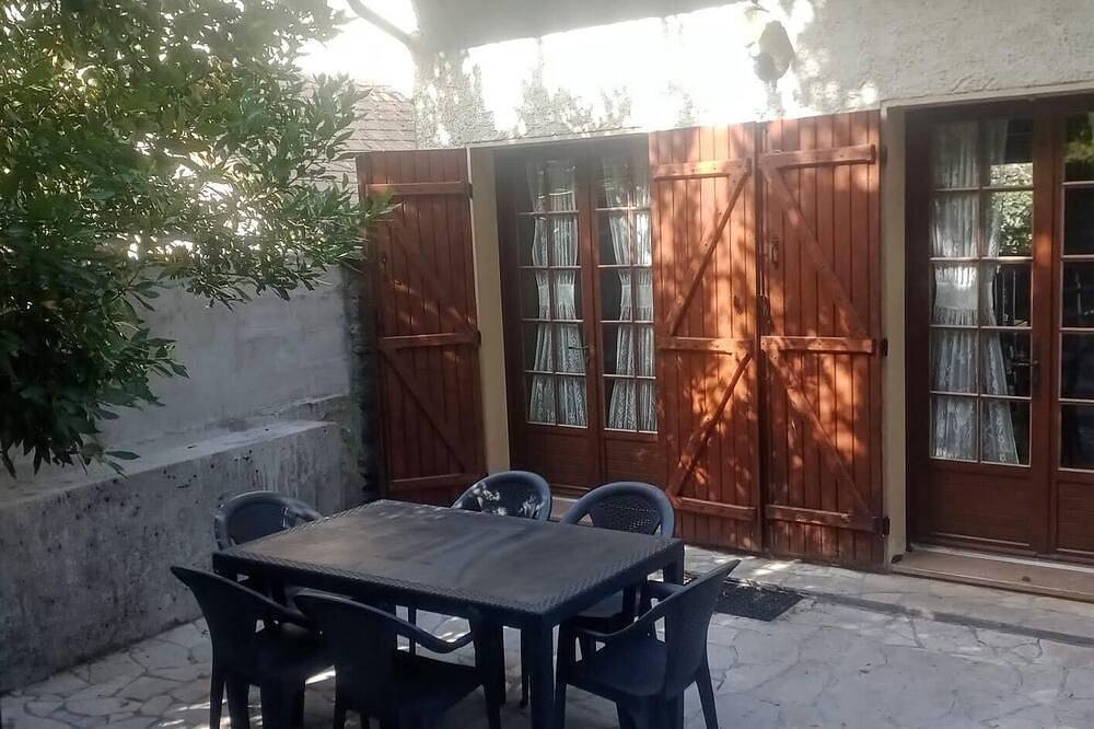 Mountain house in the heart of the village in the upper Aspe Valley in Urdos, Béarn