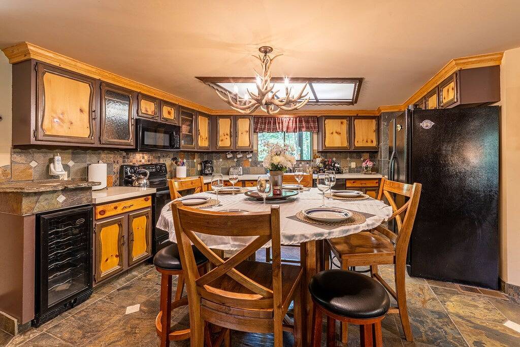 Gemütliche Holzhütte mit Whirlpool, Sauna, Feuerstelle, Wanderwegen, zum Pool laufen in Glacier, Mount Baker-Snoqualmie Nationalwald