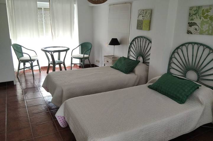 Nerja: Villa with private pool and garden 300 m from the beach in Nerja, Cordillera Penibética