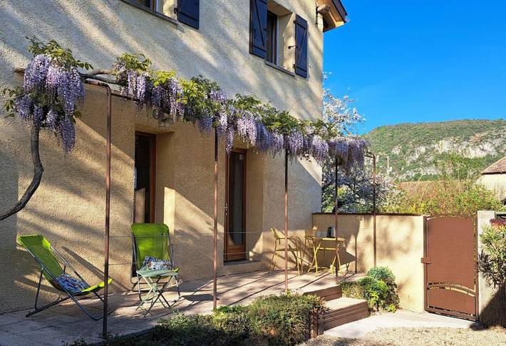 Location de vacances pour 2 personnes, avec vue et jardin à Brégnier-Cordon - 3