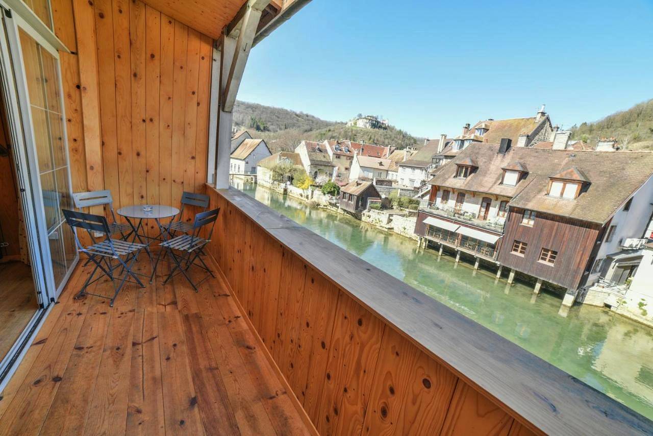 Appartement entier, Apartment with Balcony in Ornans, Jura Francais