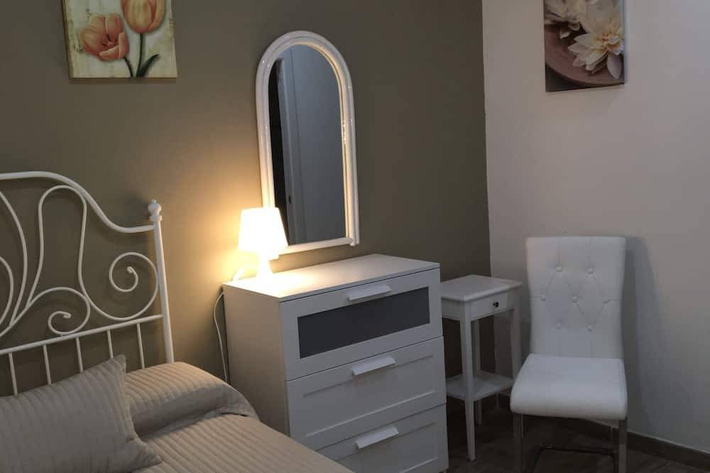 Entire apartment, Parque Santiago 2 With Large Terrace Beach &Comfy in Playa de las Américas, Arona