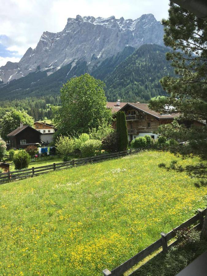 Landhaus Holzereck - Zweibettzimmer in Ehrwald, Alpes d'Ammergau (Autriche)