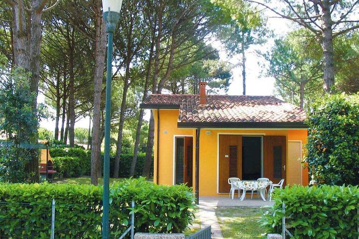 Bungalow für 7 Personen, mit Terrasse und Garten in Bibione