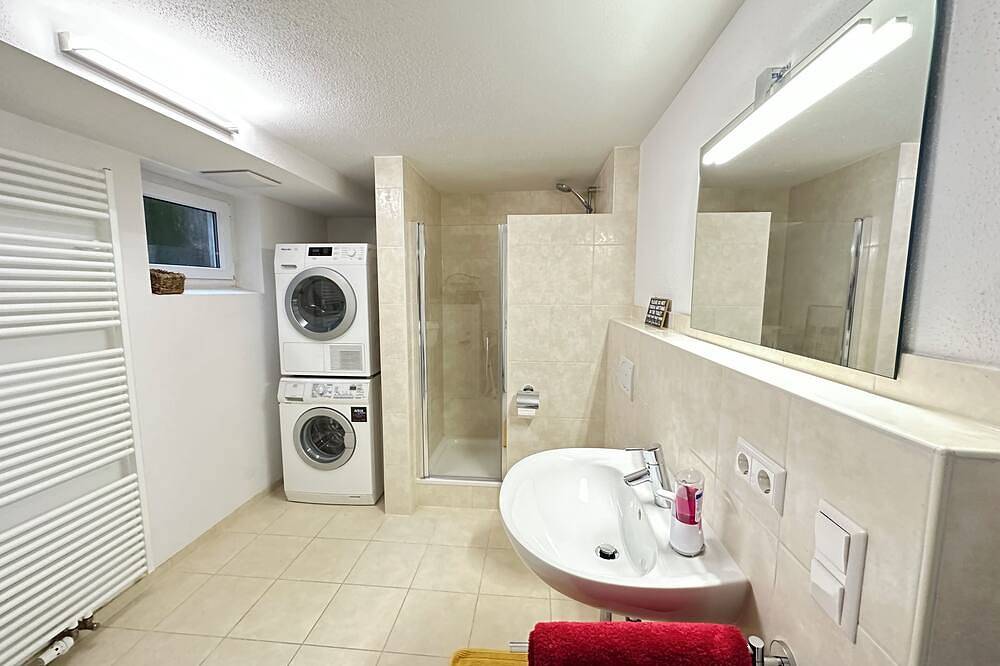 Ganze Wohnung, Exklusive Ferienwohnung direkt am Bodensee mit Privatstrand & Sauna - Villa Noho in Nonnenhorn, Bayerisch Schwaben
