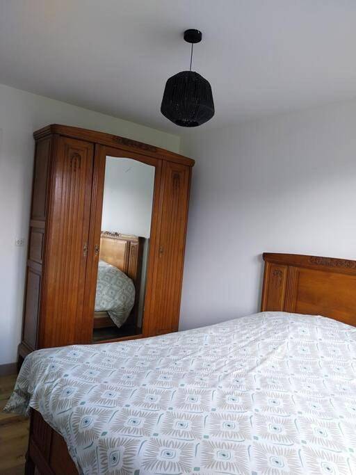 Three-Bedroom House in Pleaux, Région de Mauriac