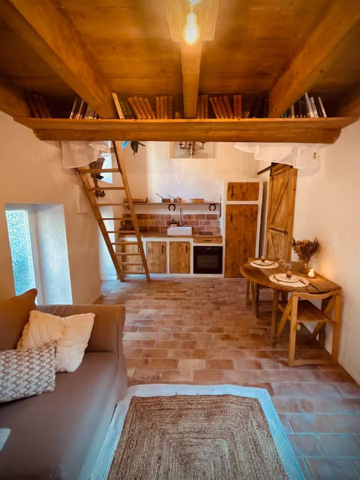 Holiday Home 'Maison En Pierre Chevaux' with Wi-Fi in Puyvert, Parc naturel régional du Luberon