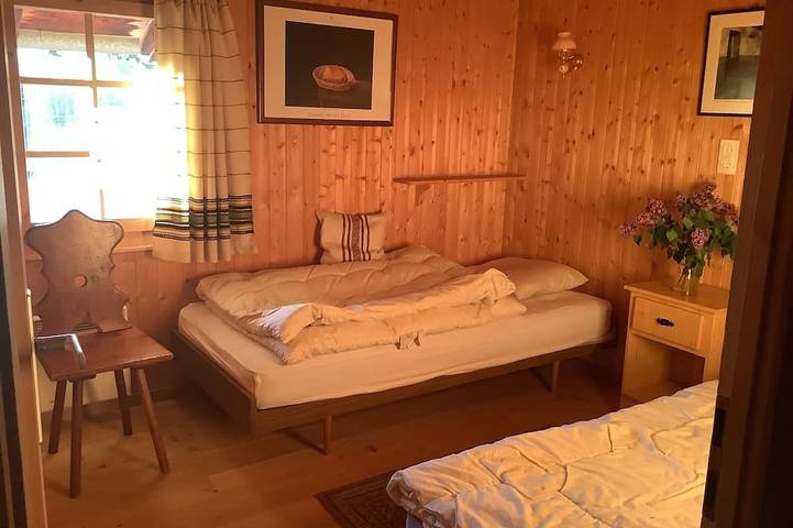 Ganze Wohnung, Aussen:  Wohnung für 6 Personen im Dachgeschoss eines großen historischen Chalets im Herzen des alte in Saint Luc, Anniviers
