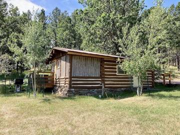 Log Cabin for 4 Guests in Mount Rushmore, South Dakota, Picture 2